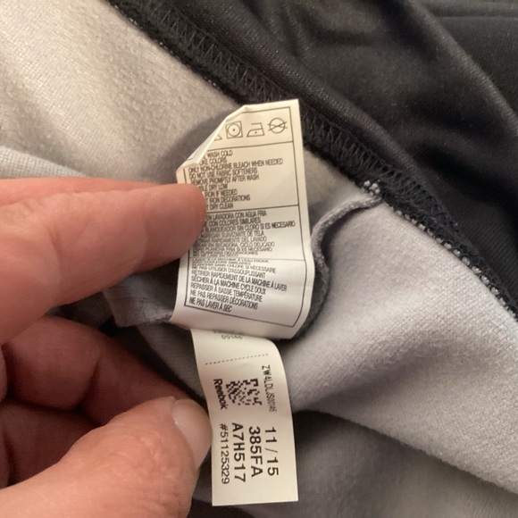 Pittsburgh Penguins zip up hoodie men’s size small Reebok Center Ice - Picture 9 of 9